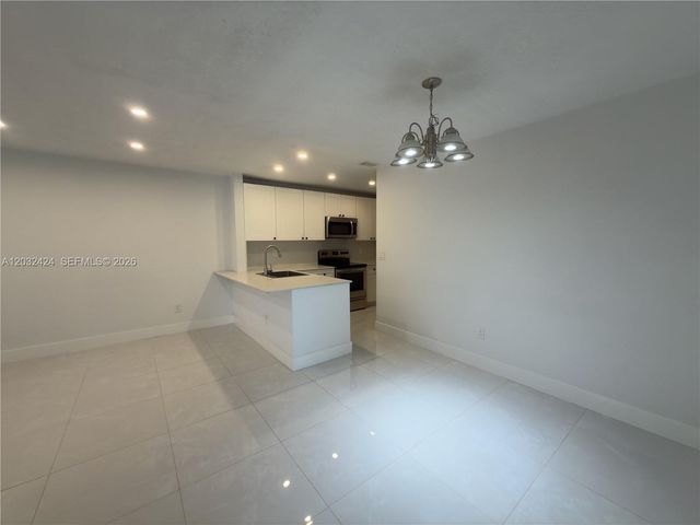 2500 W 67th Pl 21-26, Hialeah, FL 33016
