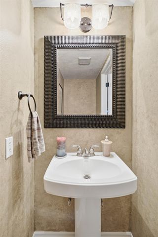 22813 E CLEARWATER Ln, Liberty Lake, WA 99019