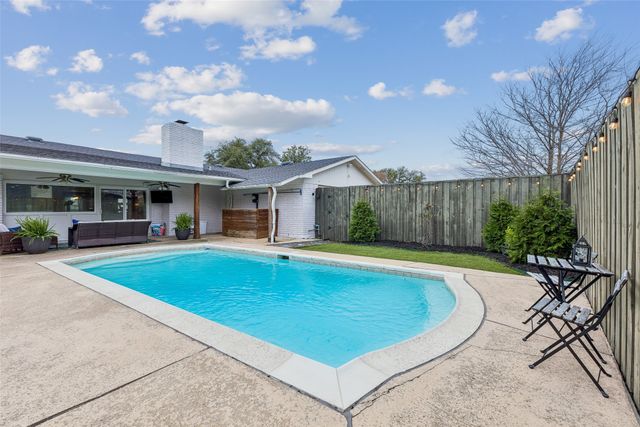 8533 Van Pelt Drive, Dallas, TX 75228