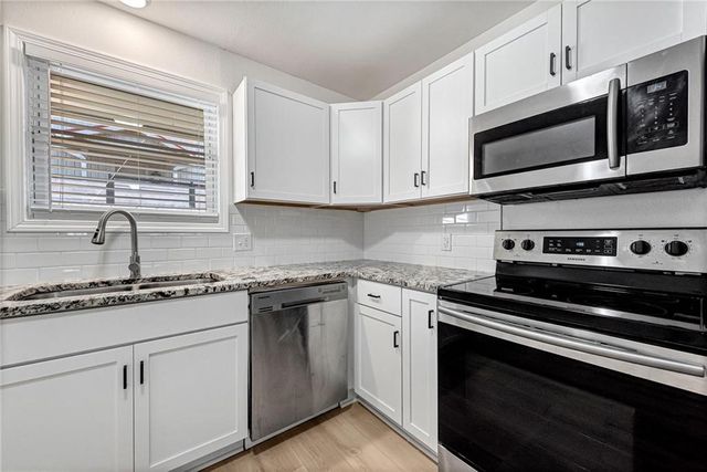 14791 Dutchmans Drive, Rogers, AR 72756