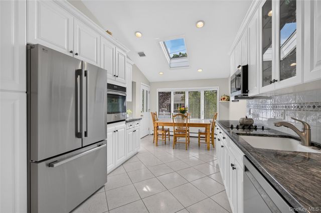 10 Fair Lane, Jericho, NY 11753