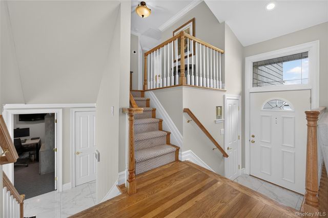 10 Fair Lane, Jericho, NY 11753