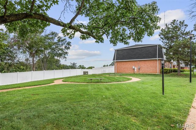 1716 Mayenne Court B, St Louis, MO 63125