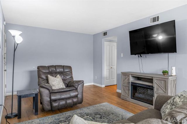 1716 Mayenne Court B, St Louis, MO 63125