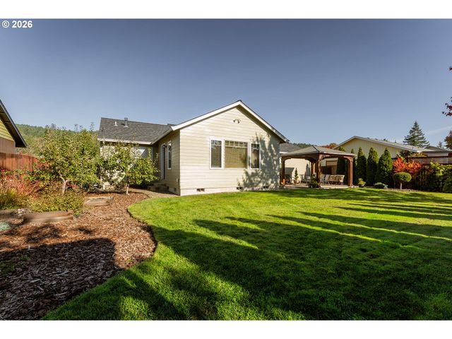 1204 E SECOND Ave, Sutherlin, OR 97479