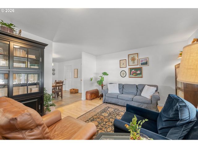 1204 E SECOND Ave, Sutherlin, OR 97479