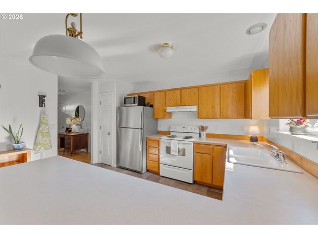 1204 E SECOND Ave, Sutherlin, OR 97479