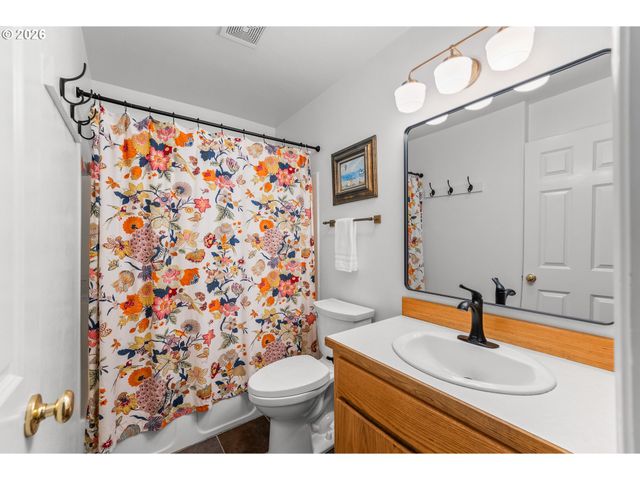 1204 E SECOND Ave, Sutherlin, OR 97479