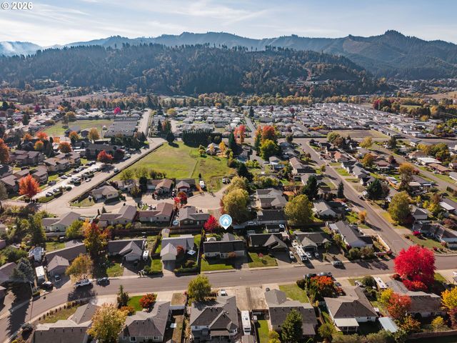 1204 E SECOND Ave, Sutherlin, OR 97479