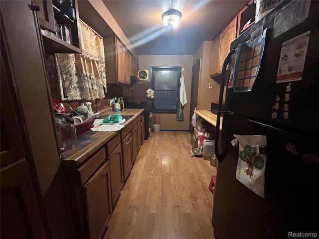 18415 Edinborough Road, Detroit, MI 48219