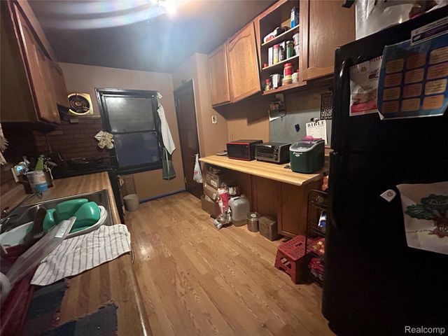 18415 Edinborough Road, Detroit, MI 48219