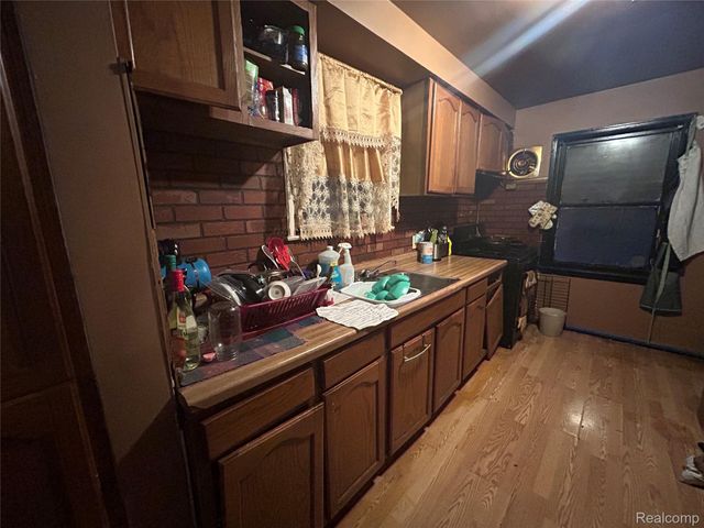 18415 Edinborough Road, Detroit, MI 48219