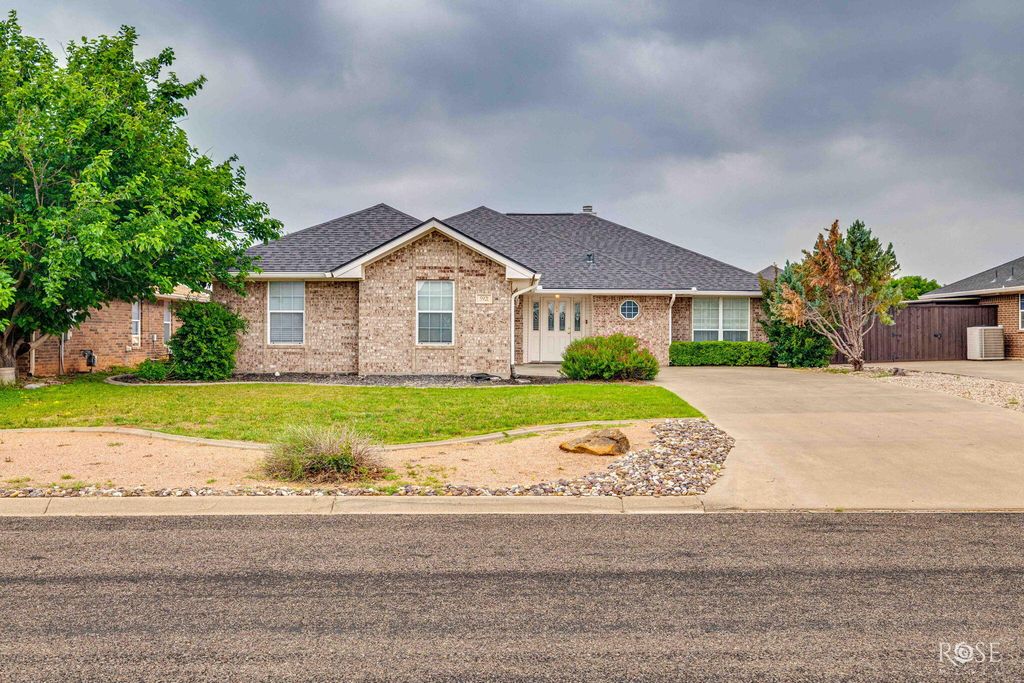Image 1 of property listing at 5921 Stratford Avenue, San Angelo, TX 76901
