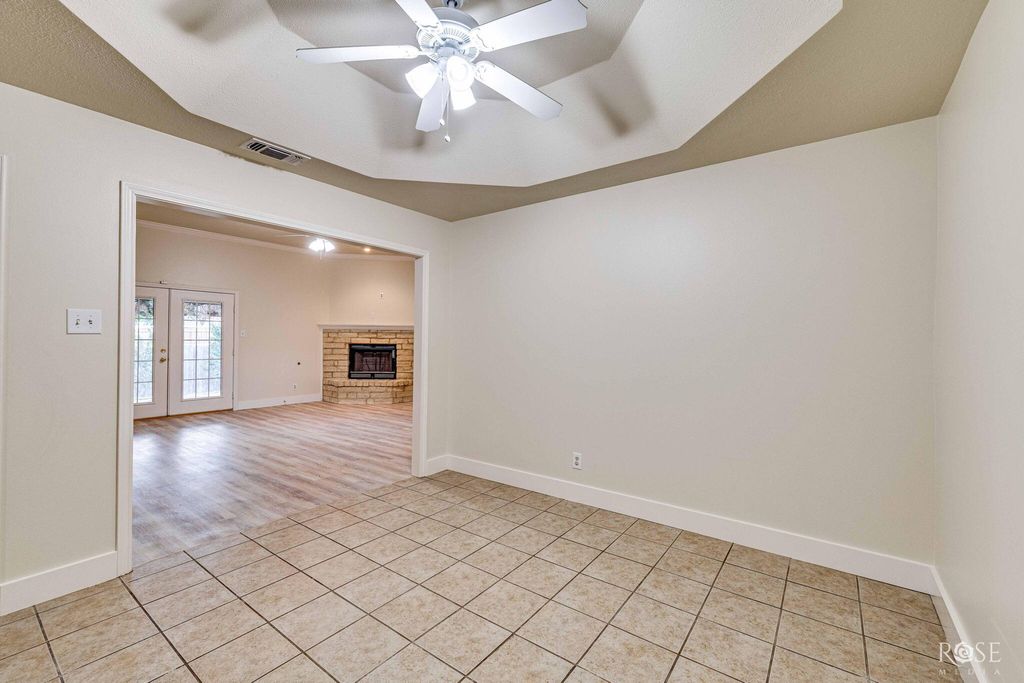 Image 11 of property listing at 5921 Stratford Avenue, San Angelo, TX 76901