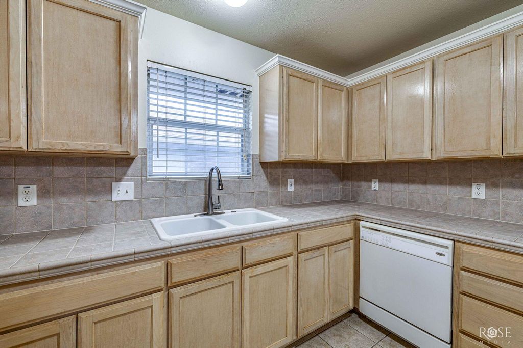 Image 14 of property listing at 5921 Stratford Avenue, San Angelo, TX 76901