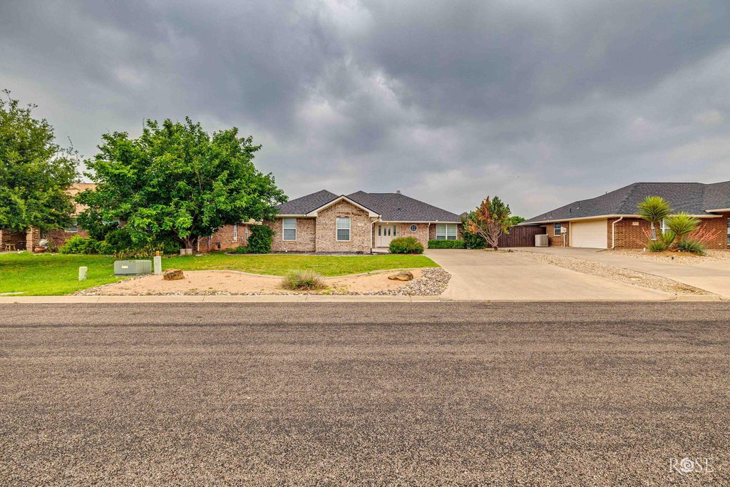 Image 2 of property listing at 5921 Stratford Avenue, San Angelo, TX 76901