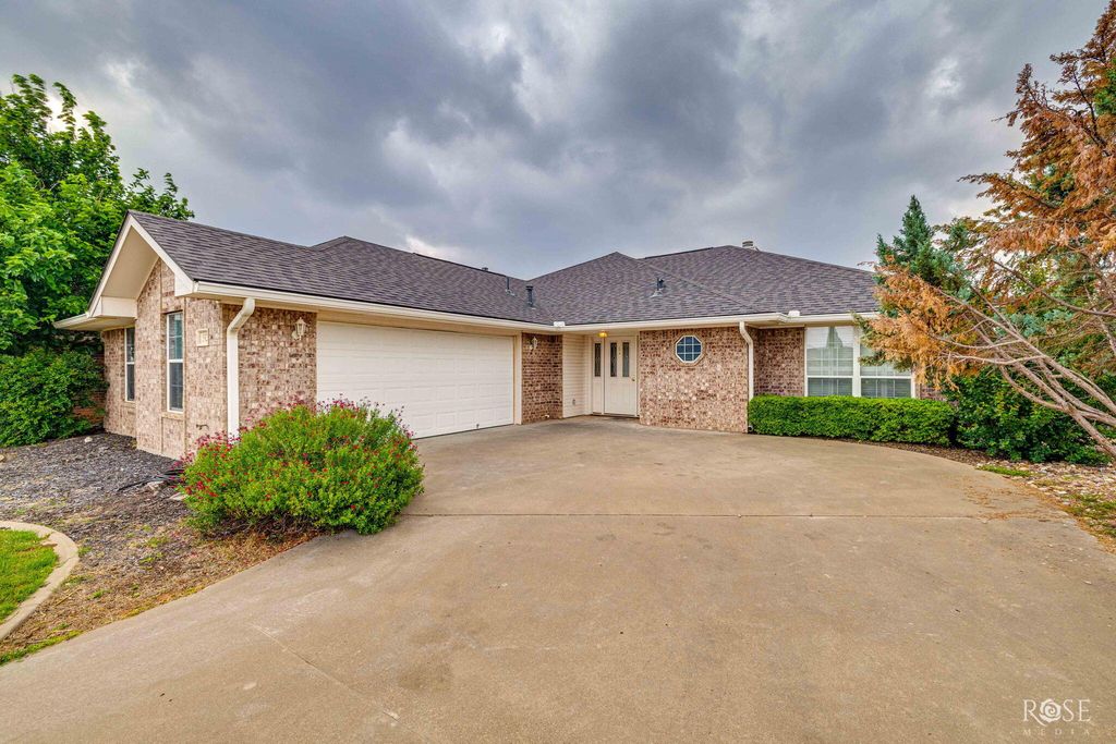 Image 5 of property listing at 5921 Stratford Avenue, San Angelo, TX 76901