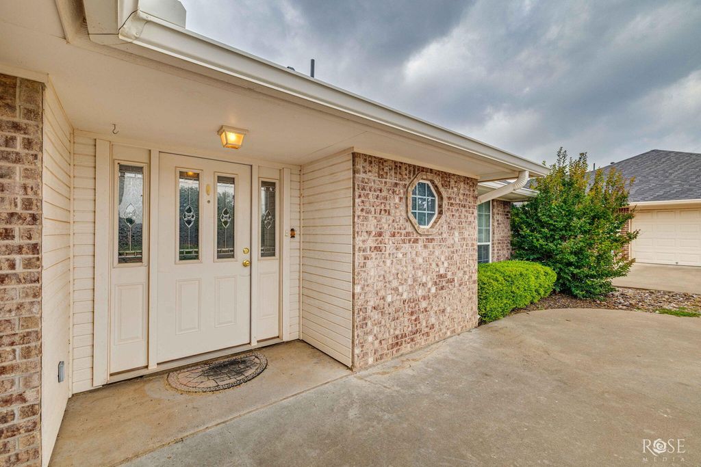 Image 6 of property listing at 5921 Stratford Avenue, San Angelo, TX 76901