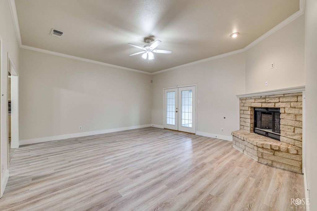 Image 8 of property listing at 5921 Stratford Avenue, San Angelo, TX 76901