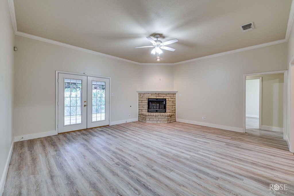 Image 9 of property listing at 5921 Stratford Avenue, San Angelo, TX 76901