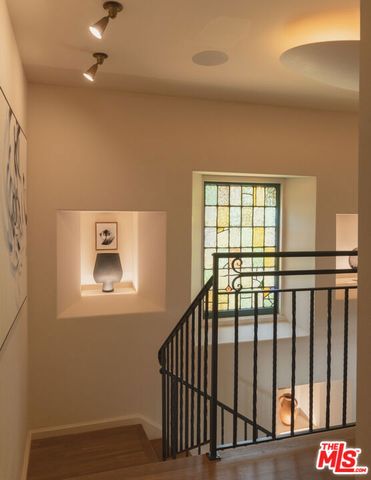 3842 Carnavon Way, Los Angeles, CA 90027