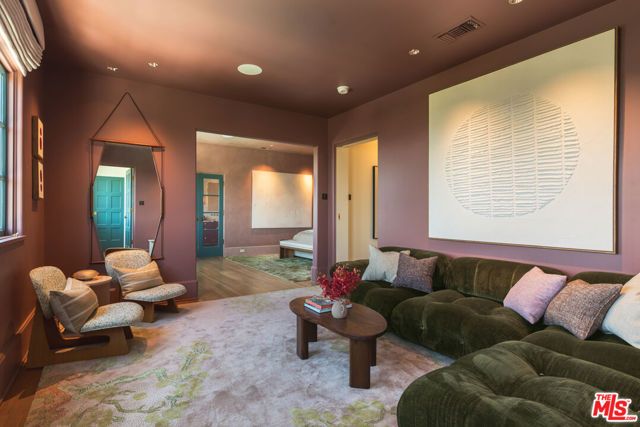 3842 Carnavon Way, Los Angeles, CA 90027