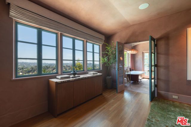 3842 Carnavon Way, Los Angeles, CA 90027