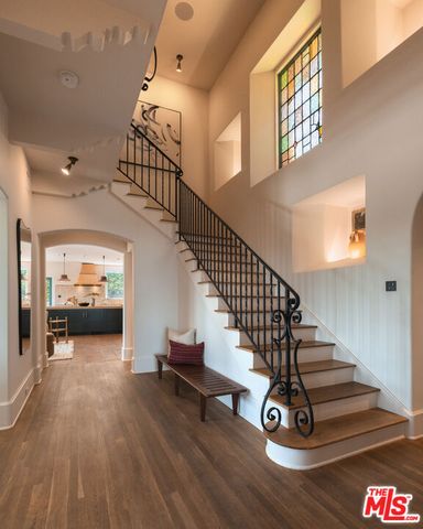 3842 Carnavon Way, Los Angeles, CA 90027