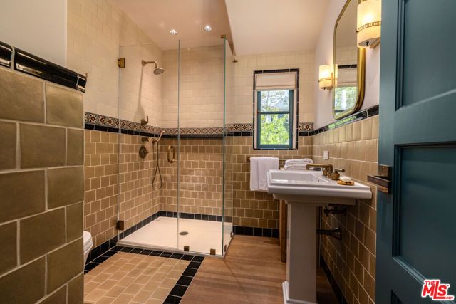 3842 Carnavon Way, Los Angeles, CA 90027