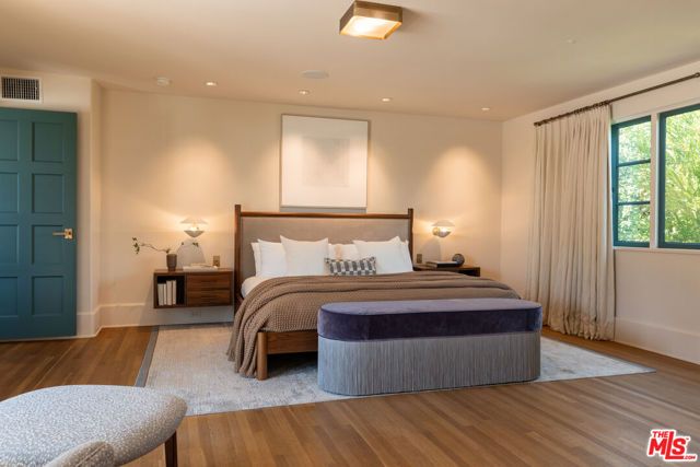 3842 Carnavon Way, Los Angeles, CA 90027