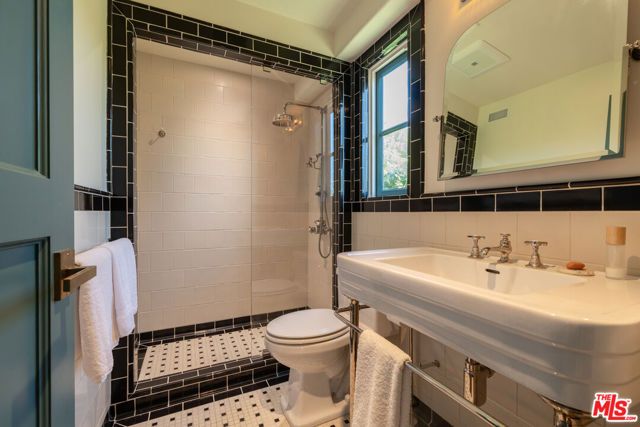 3842 Carnavon Way, Los Angeles, CA 90027