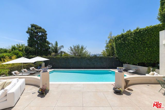 3842 Carnavon Way, Los Angeles, CA 90027