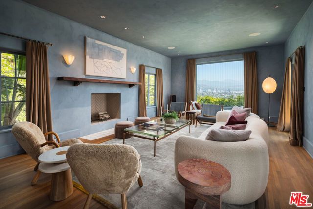 3842 Carnavon Way, Los Angeles, CA 90027