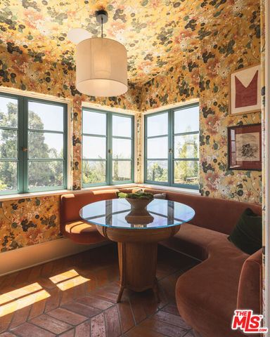 3842 Carnavon Way, Los Angeles, CA 90027