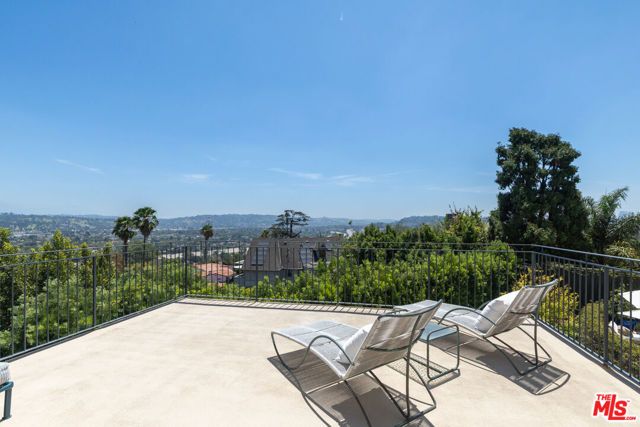 3842 Carnavon Way, Los Angeles, CA 90027