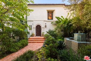 3842 Carnavon Way, Los Angeles, CA 90027