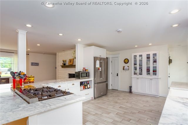 286 Sunnybrook Drive, Hurricane, WV 25526