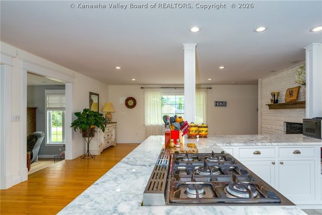286 Sunnybrook Drive, Hurricane, WV 25526