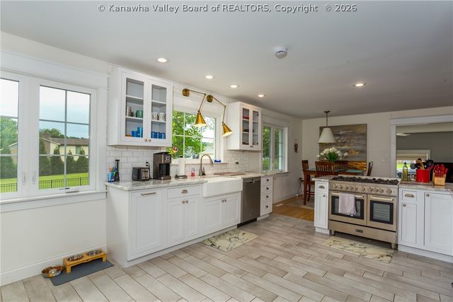 286 Sunnybrook Drive, Hurricane, WV 25526