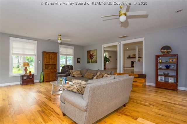 286 Sunnybrook Drive, Hurricane, WV 25526