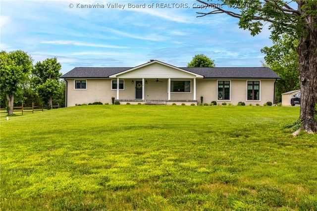 286 Sunnybrook Drive, Hurricane, WV 25526
