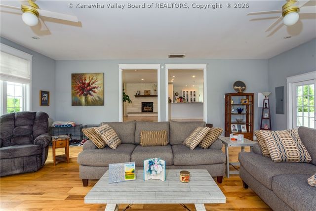 286 Sunnybrook Drive, Hurricane, WV 25526