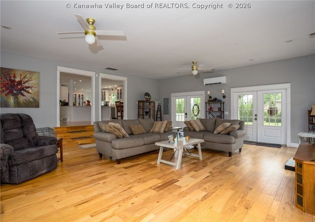286 Sunnybrook Drive, Hurricane, WV 25526