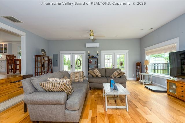 286 Sunnybrook Drive, Hurricane, WV 25526