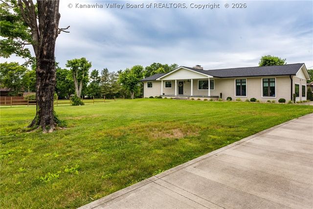 286 Sunnybrook Drive, Hurricane, WV 25526