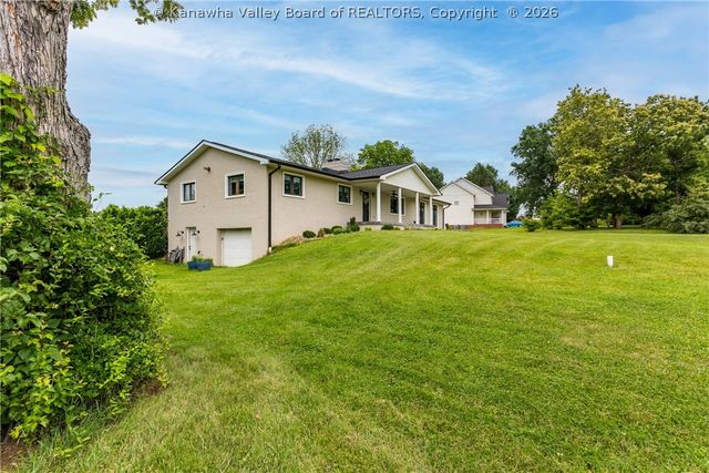 286 Sunnybrook Drive, Hurricane, WV 25526