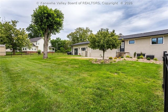 286 Sunnybrook Drive, Hurricane, WV 25526