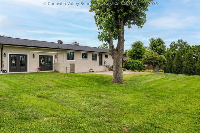 286 Sunnybrook Drive, Hurricane, WV 25526