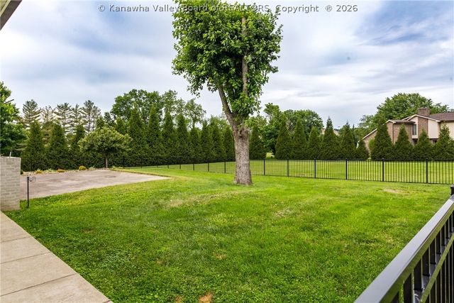 286 Sunnybrook Drive, Hurricane, WV 25526