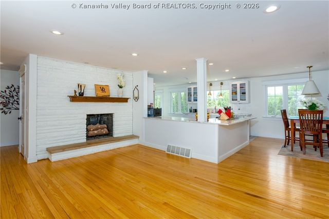 286 Sunnybrook Drive, Hurricane, WV 25526